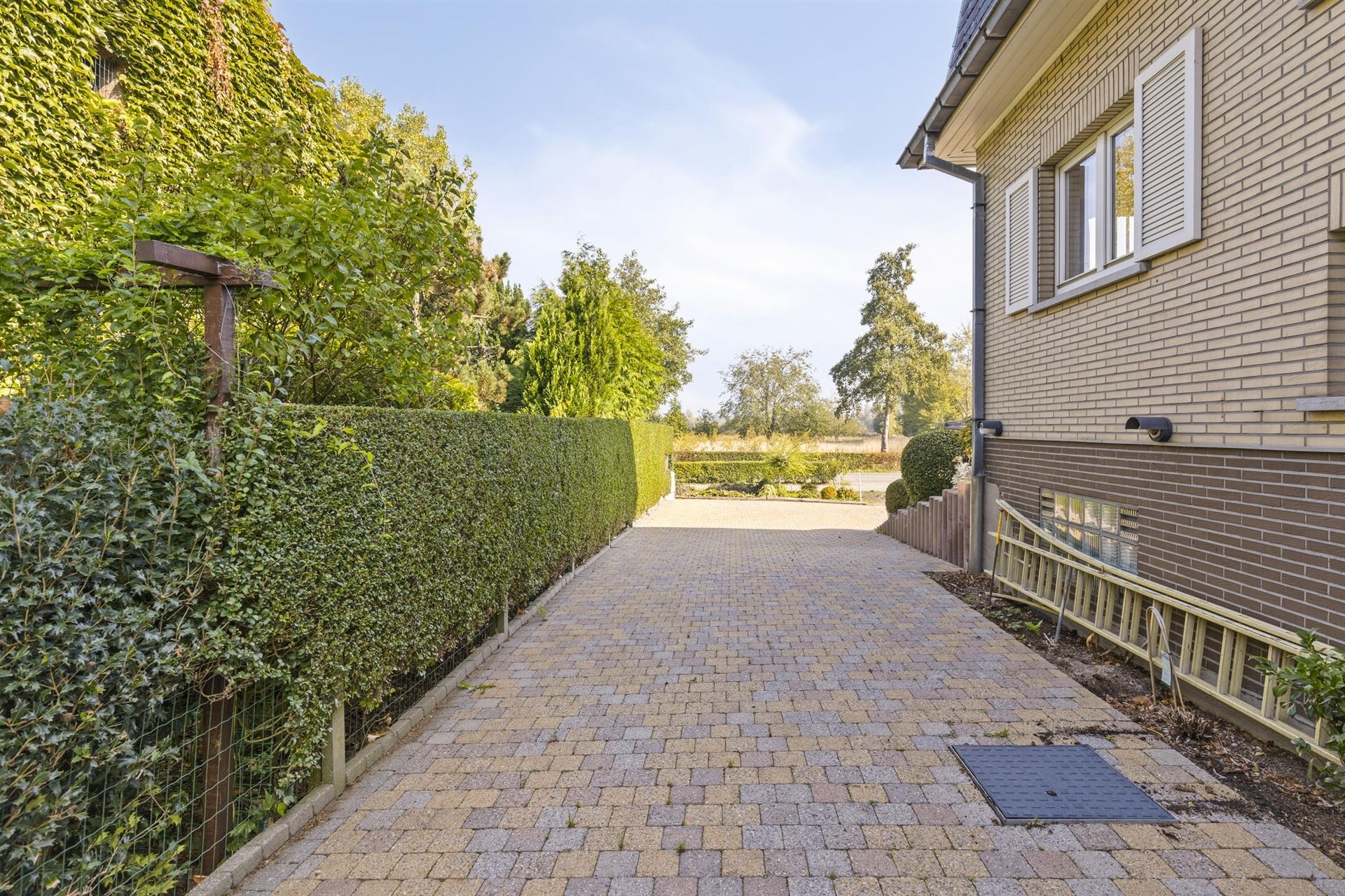Woning met grote tuin, 3 slpks., veel licht en grote garage. foto 26