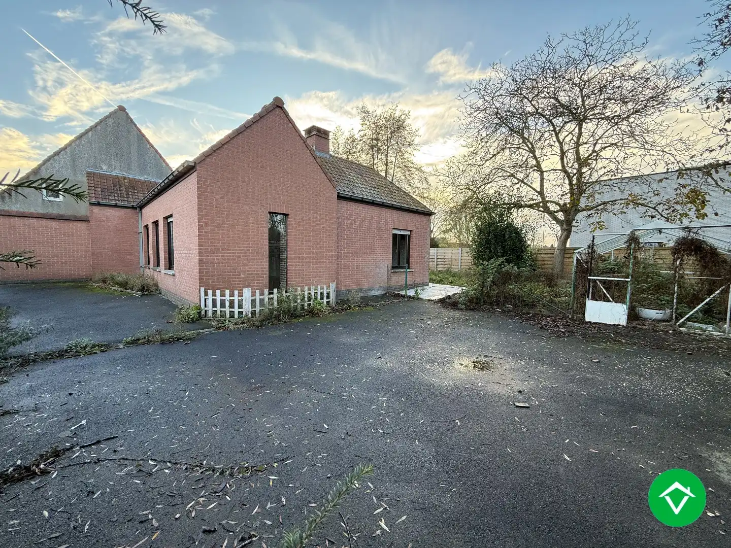 Rustig gelegen halfopen bebouwing met 3 slaapkamers, tuin en garage met uitweg! foto 14