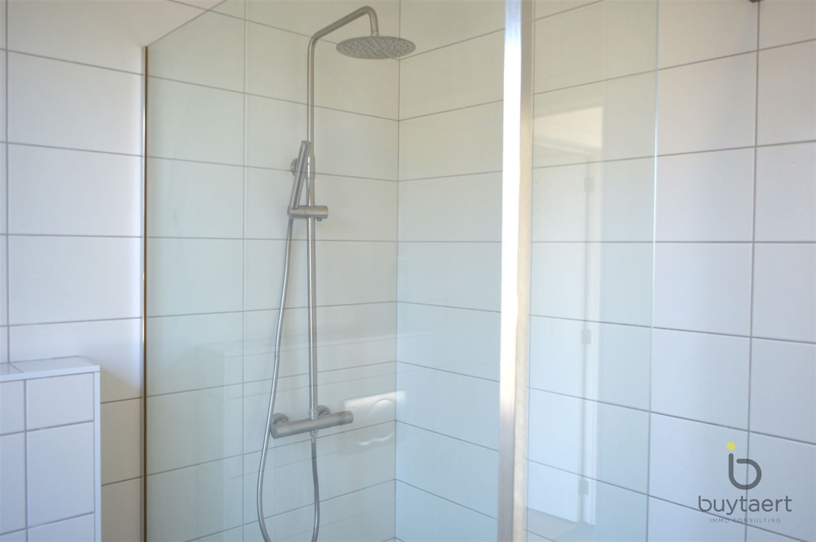 Appartement met één slaapkamer en prachtig terras met autoplaats. foto 17