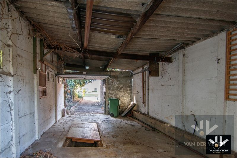 Karaktervolle, te renoveren woning op een perceel van ruim 12 aren. Ideaal gelegen nabij het centrum van Tongeren! foto 32