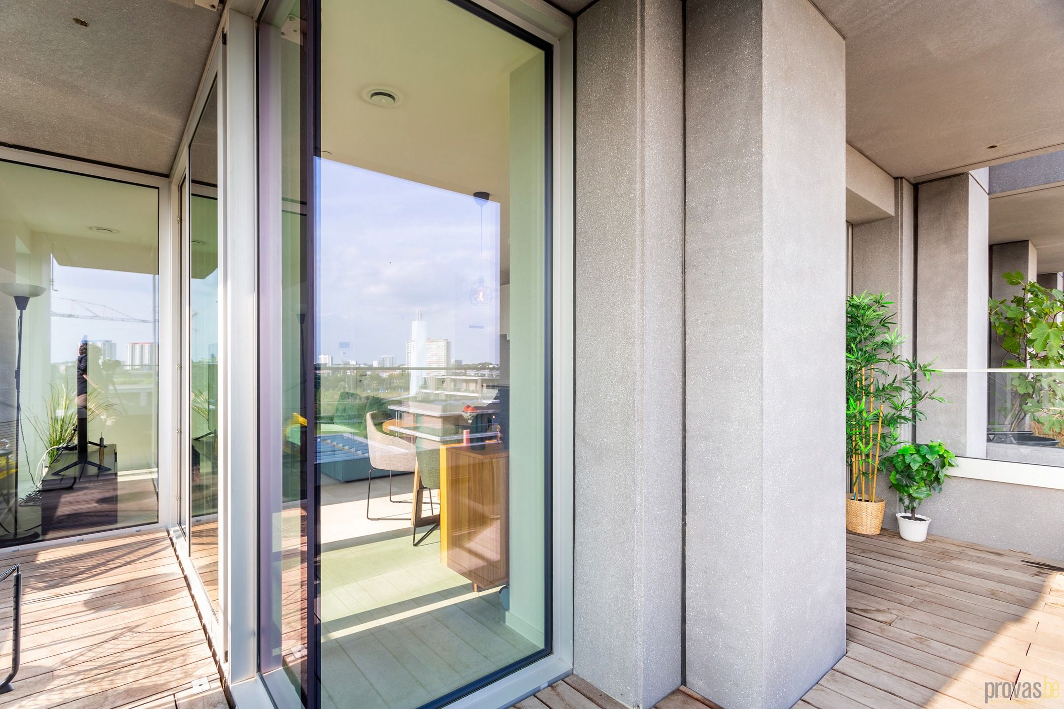 INSTAPKLAAR APPARTEMENT MET TERRAS EN PANORAMISCHE ZICHTEN foto 8