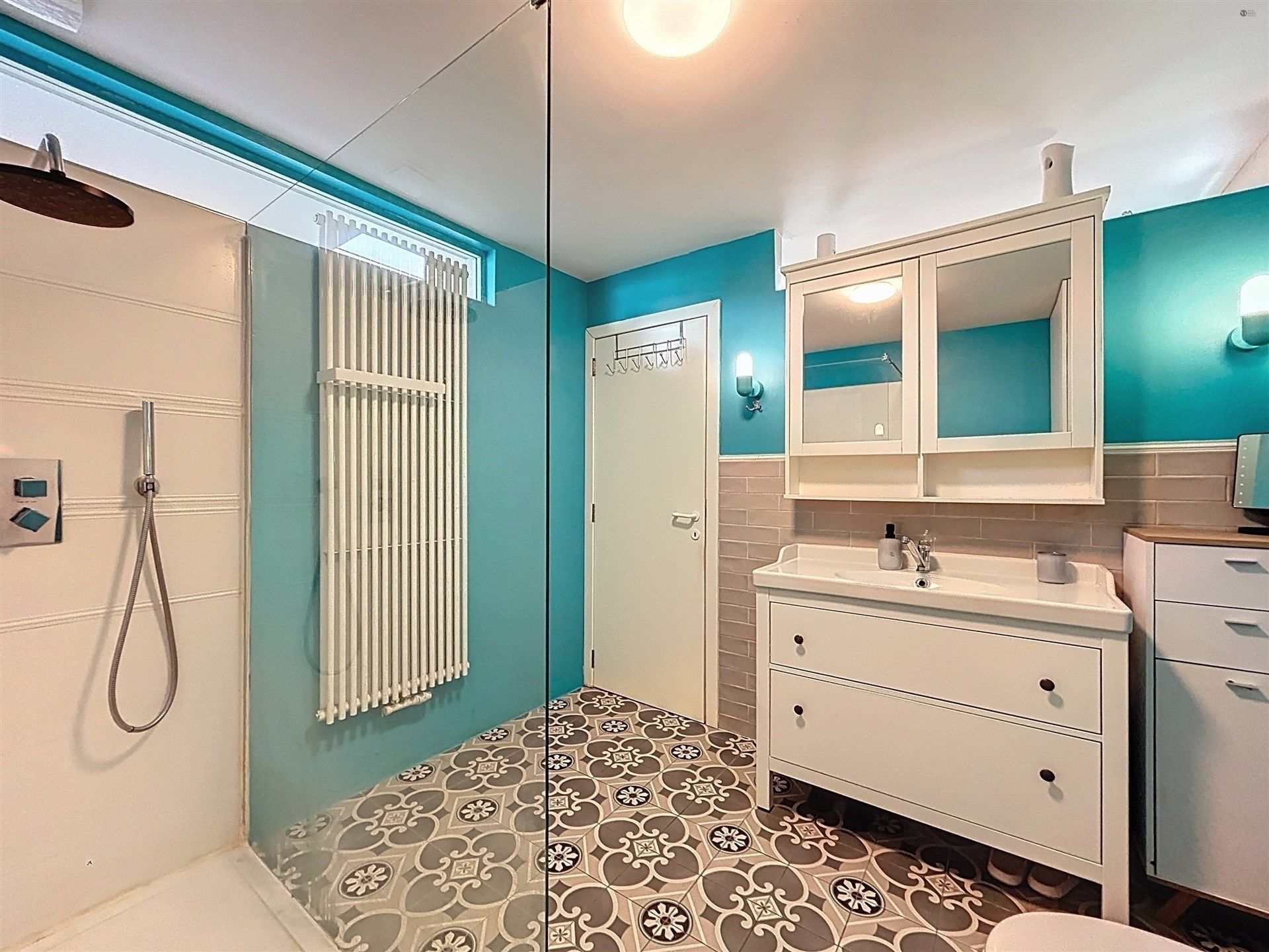 instapklare gezinswoning met 4 slp, aparte studio en 3 badkamers op perceel van 453m²  foto 12