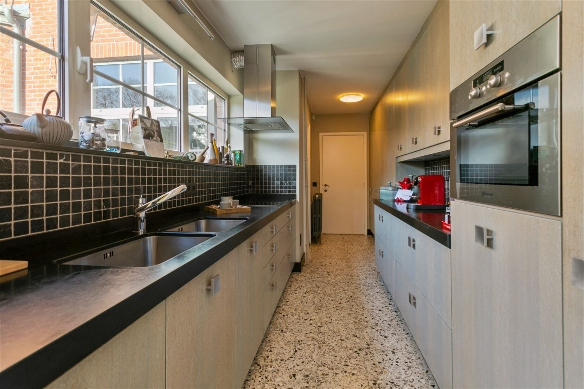 Karaktervolle woning in centrum Essen met prachtige tuin, 4 slaapkamers en commerciële ruimte foto 6