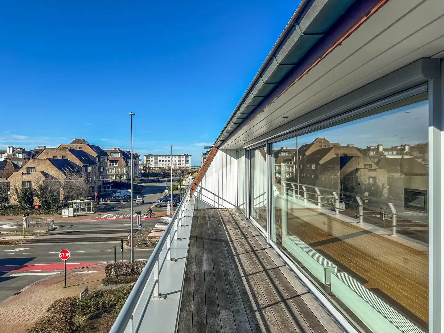 Instapklaar topappartement met royaal zonneterras kortbij zee. foto 6