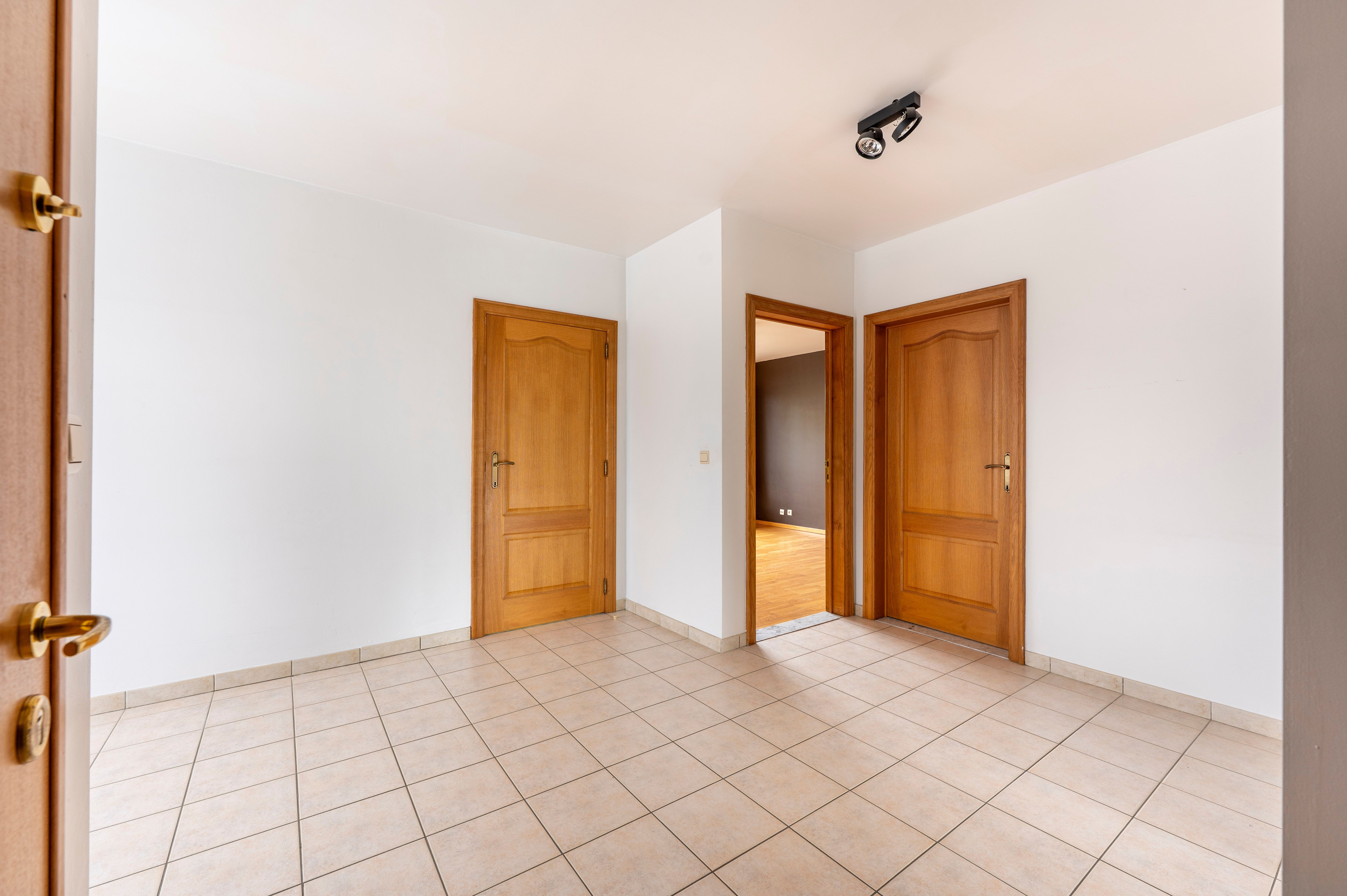 Ruim appartement met 2 slaapkamers, terras én garage in hartje Wommelgem! foto 10