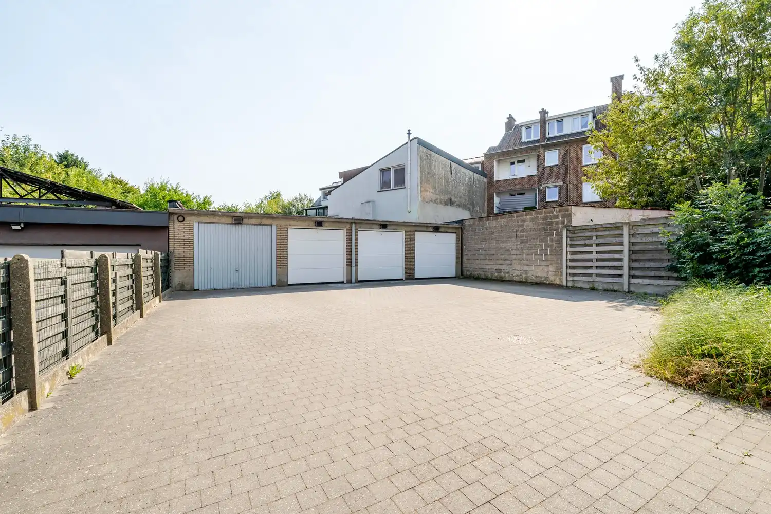 Volledig gerenoveerd 2-slaapkamerappartement met garage in Sint-Pieters-Leeuw foto 15