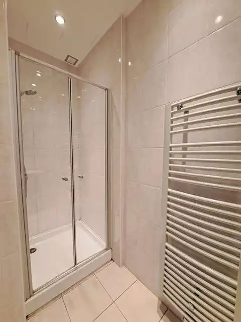 Gelijkvloers appartement met Terras en Garage te huur in Brugge foto 6