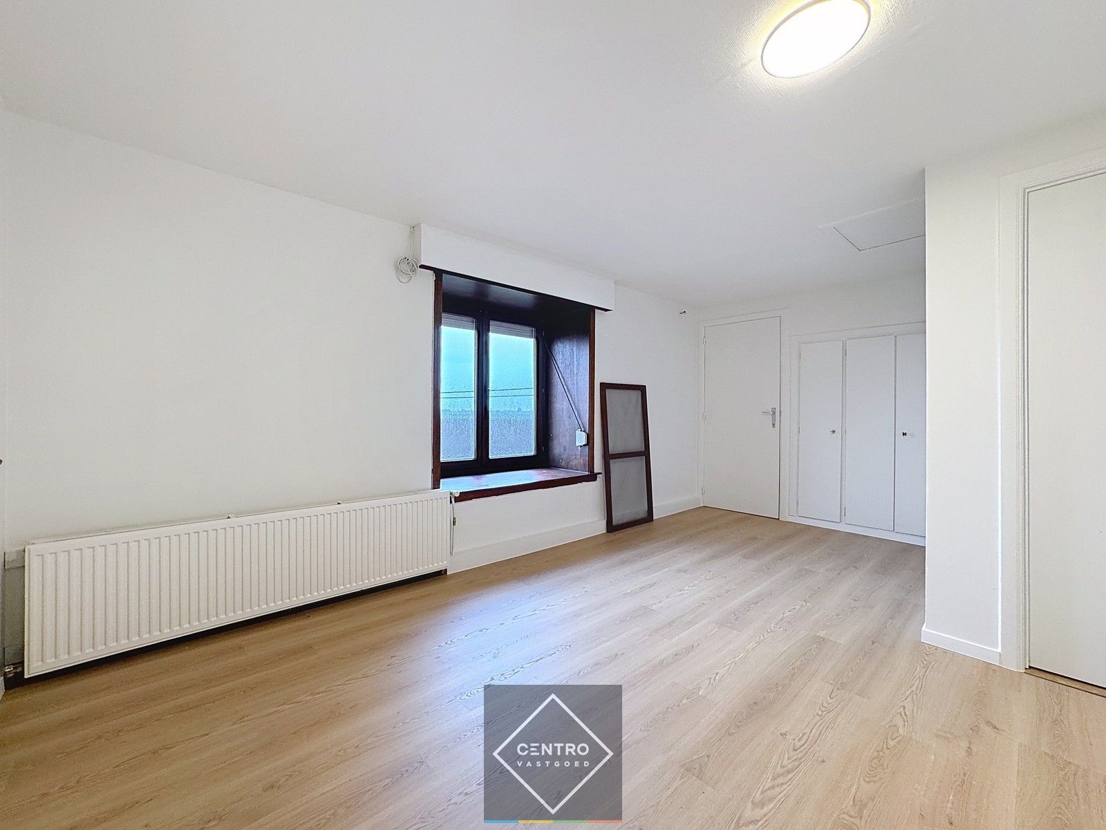 Landelijk gelegen woning met 4 slpks, bureel én garage! foto 15
