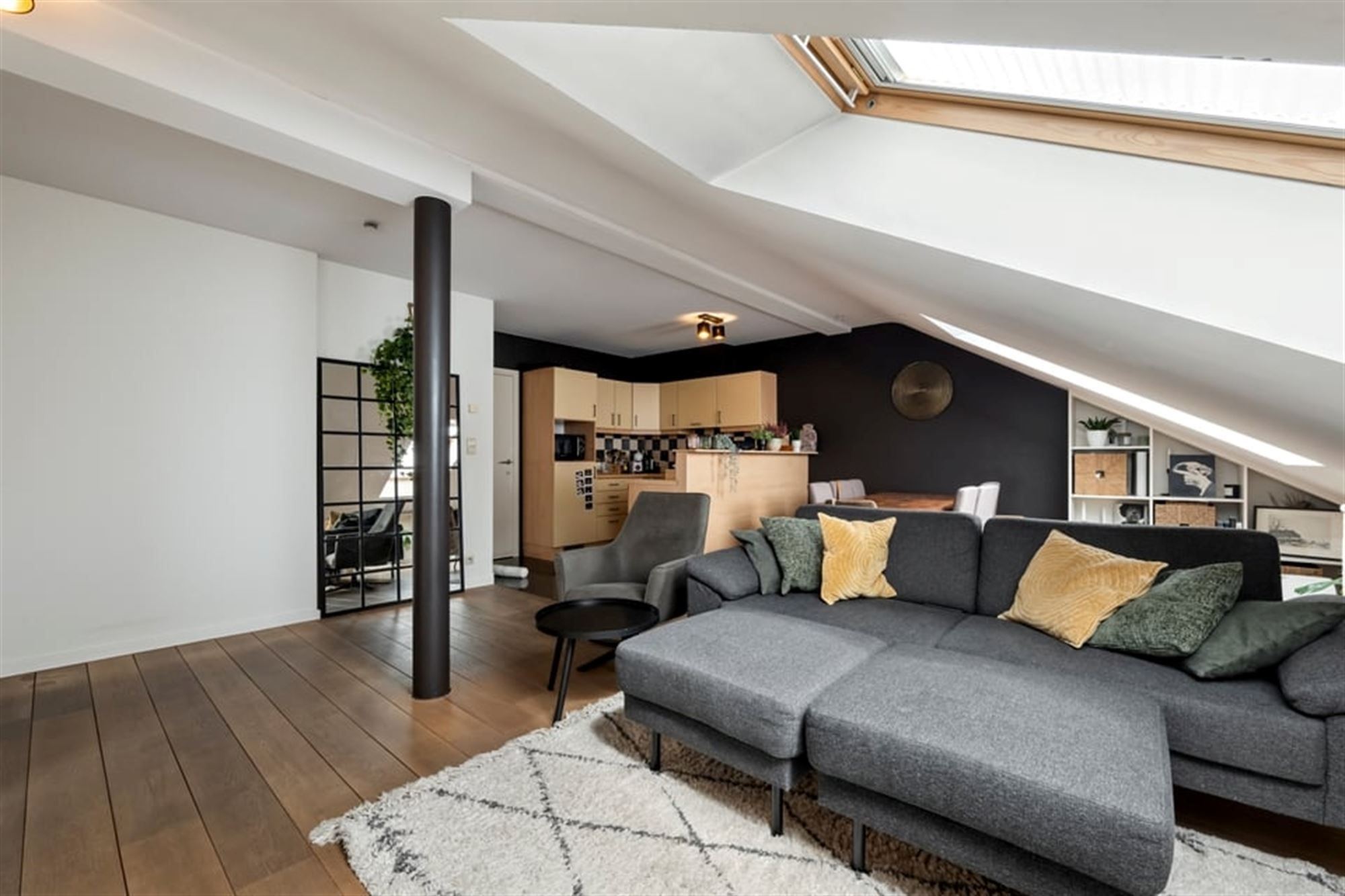 GEZELLIG 2 SLK APPARTEMENT MET STAANPLAATS IN HET CENTRUM VAN SINT-TRUIDEN  foto 6