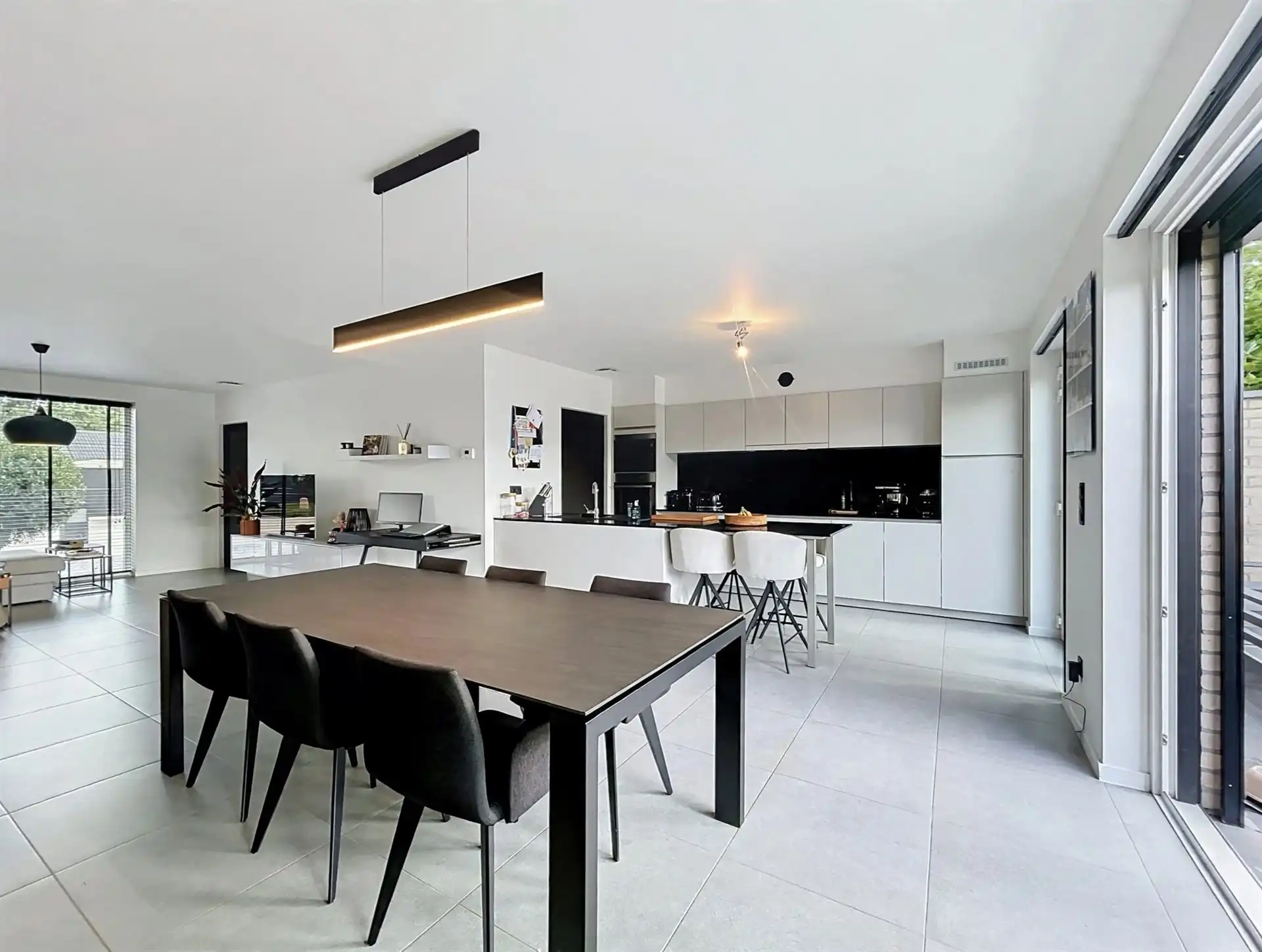 Energiezuinige half open bebouwing met 3 slaapkamers, ingemaakt zwembad en carport  op toplocatie  foto 5