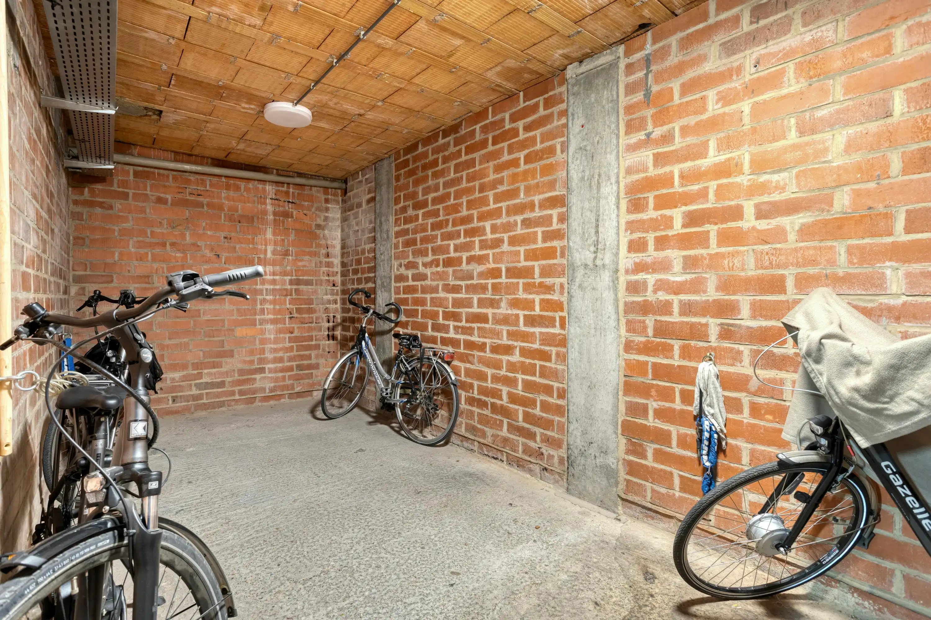 Instapklaar en energiezuinig appartement met 3 slaapkamers te Roeselare foto 14