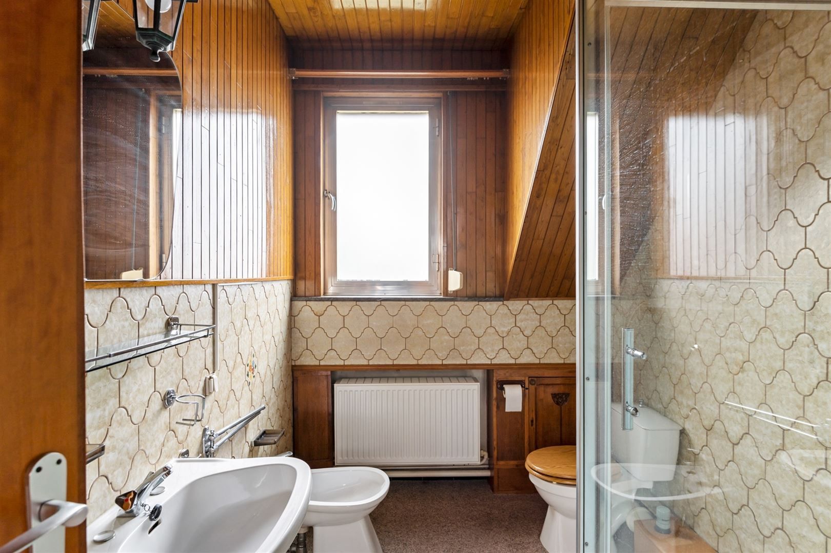 Te renoveren bel-étagewoning met zonnige tuin. foto 9