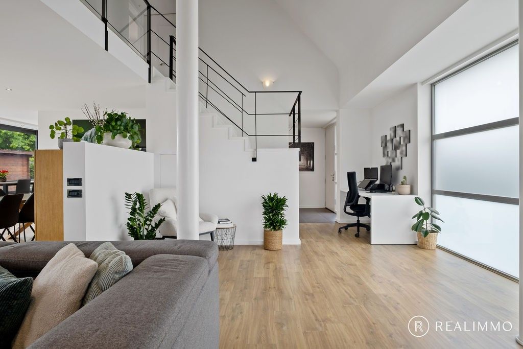 Stijlvolle ruime alleenstaande villa! foto 7