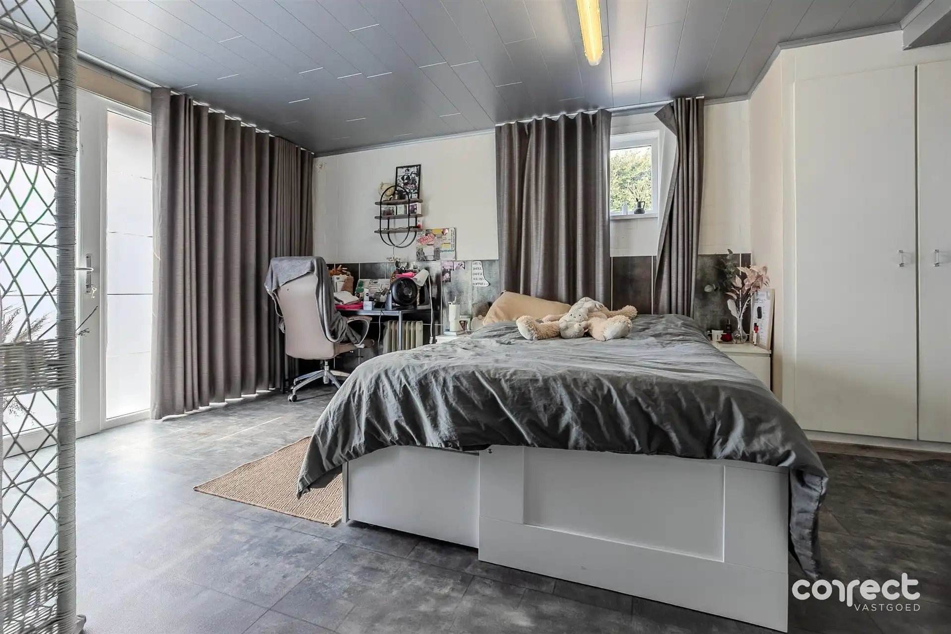 Op een perceel van 1.023 m² bevindt zich deze ruime villa met vier slaapkamers, rustig gelegen in Pervijze.  foto 8