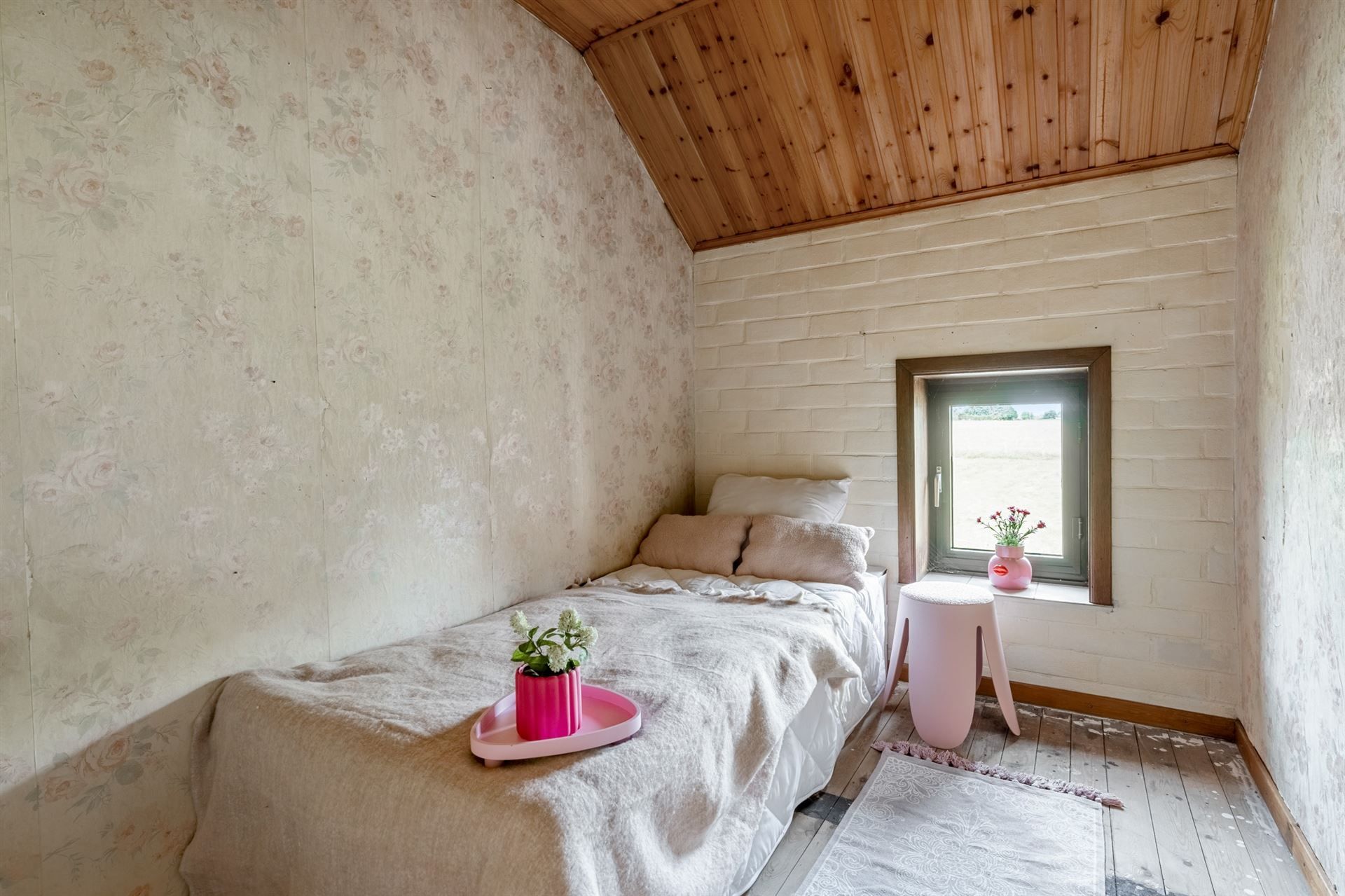 Renovatiewoning met tuin in groene omgeving. foto 17