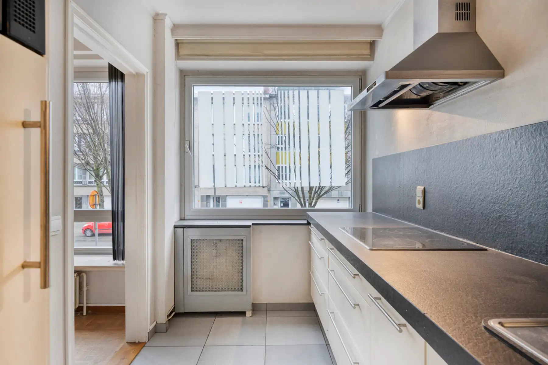 Ruim en lichtrijk appartement met 2 slaapkamers. foto 6