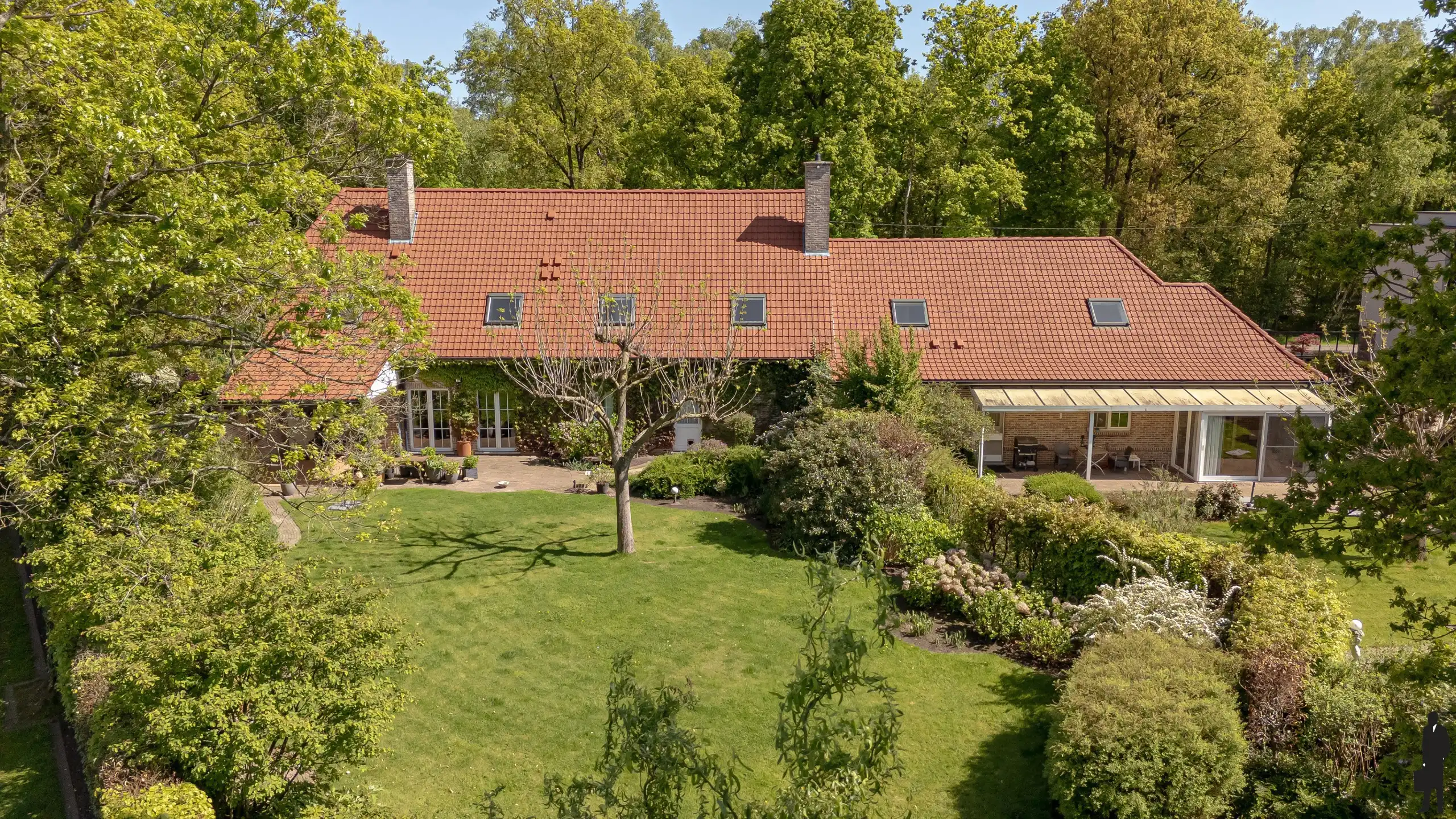 Riante villa met maar liefst 498m² woonopp. nabij Bels groen foto 21