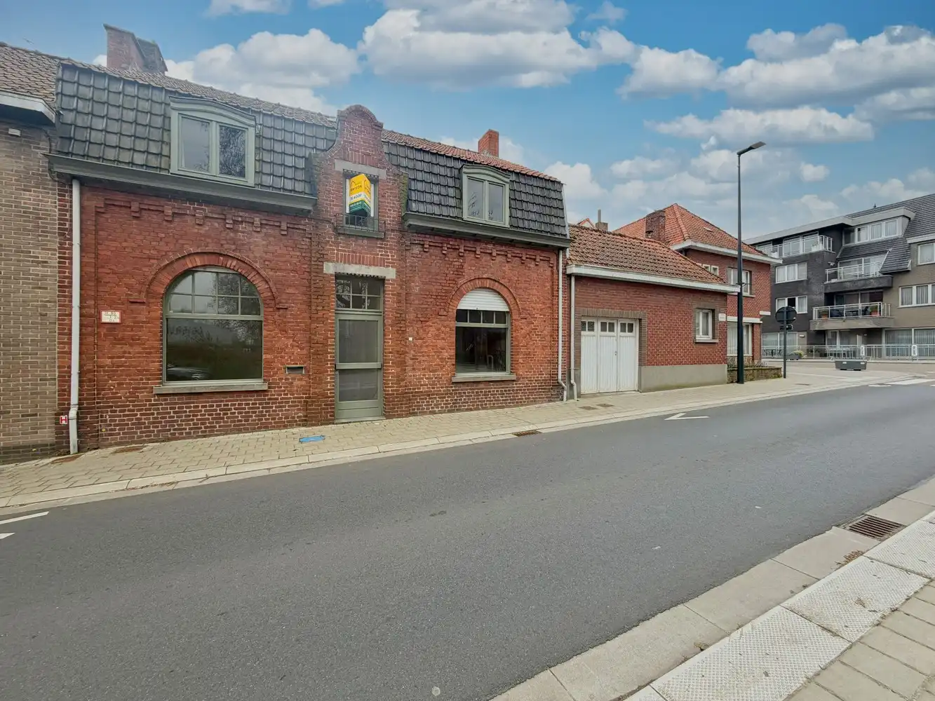 Op te frissen charmente woning op toplocatie in Gits met 3 slpk. foto {{pictureIndex}}
