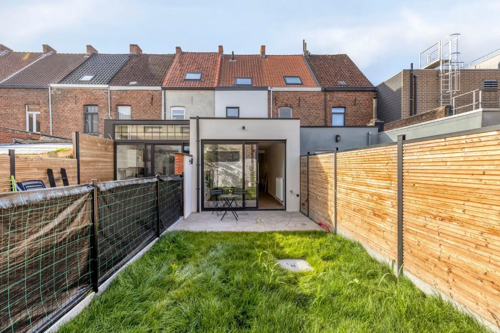 Instapklare stadswoning met 3 slaapkamers en tuintje!  foto 6