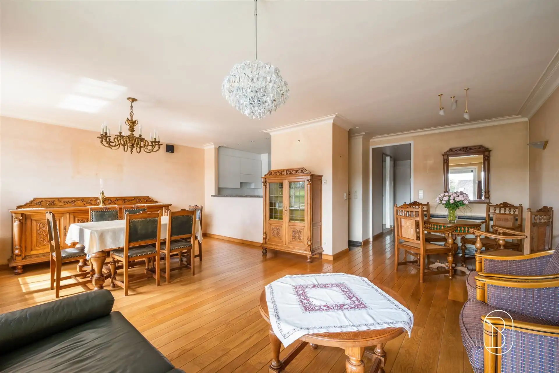 Lichtrijk appartement met 2 SLK en terras op een topligging foto 4