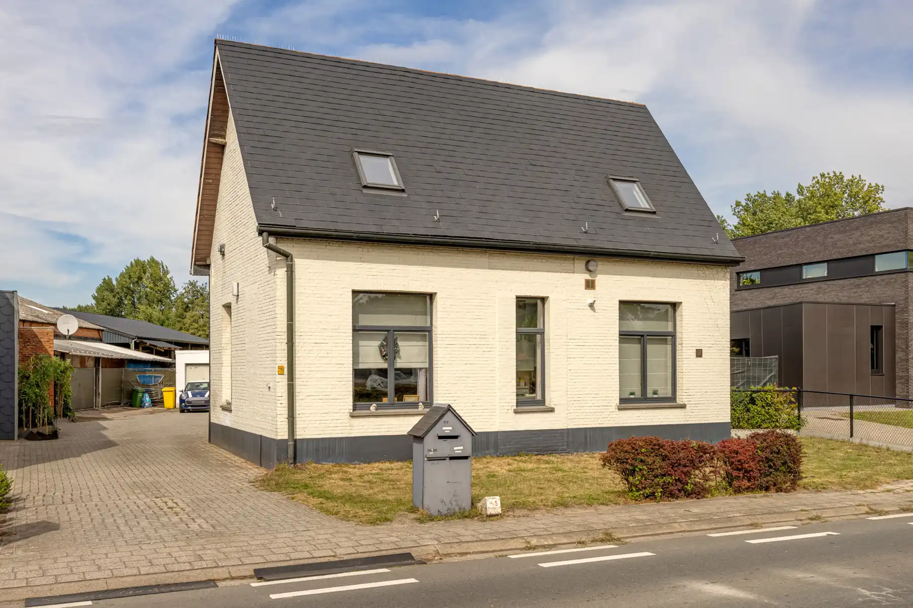 Hoofdfoto van de publicatie: Een woning op een perceel van 944 m² in het centrum van Hoogstraten.