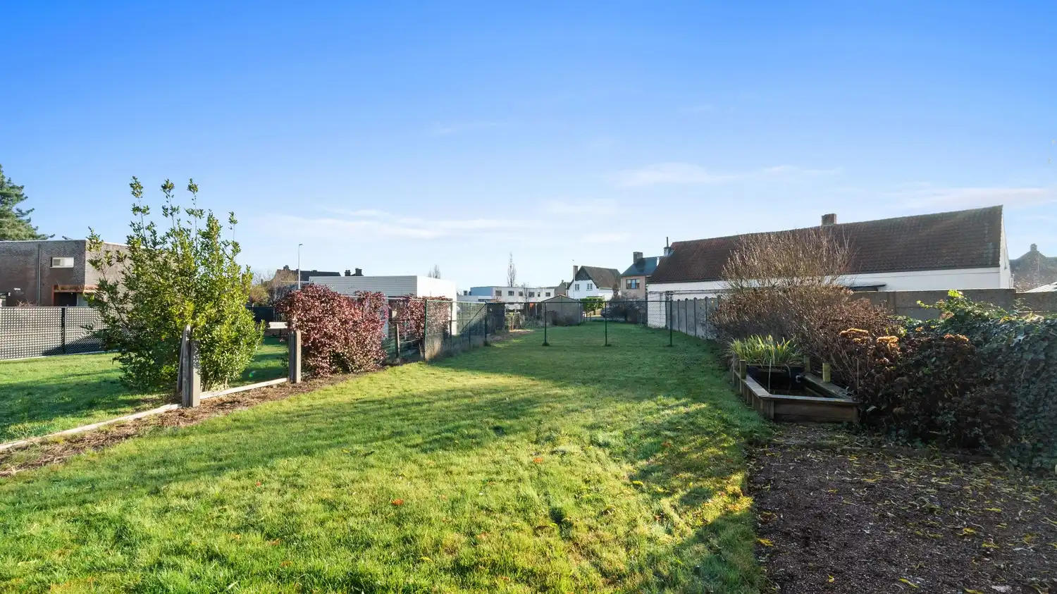 Te renoveren halfopen bebouwing met 2 slaapkamers. foto 15