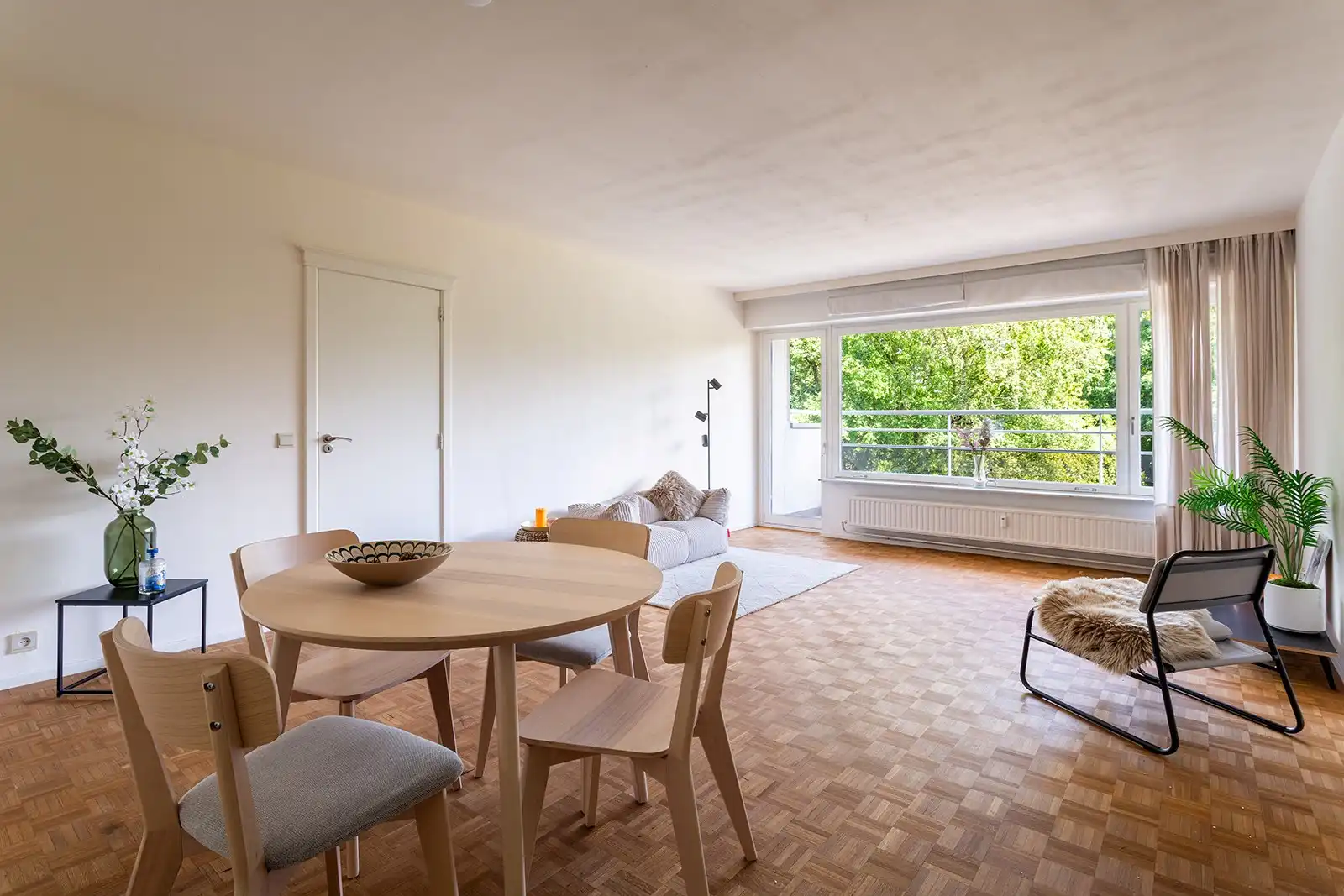 Ruim appartement met 4 slaapkamers, 2 badkamers en terras foto 2