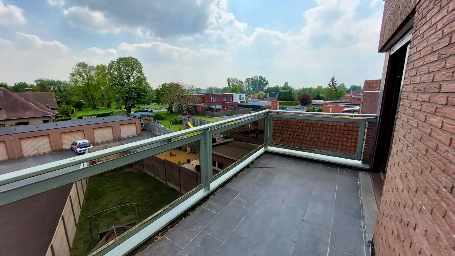 Ruim appartement met 2 slpks + garage foto 5