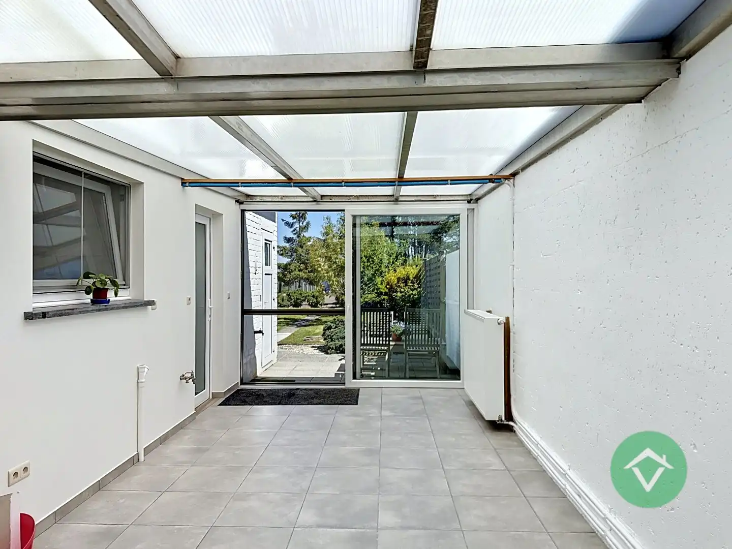 Instapklare woning met 3 slaapkamers en tuin te Eernegem  foto 9