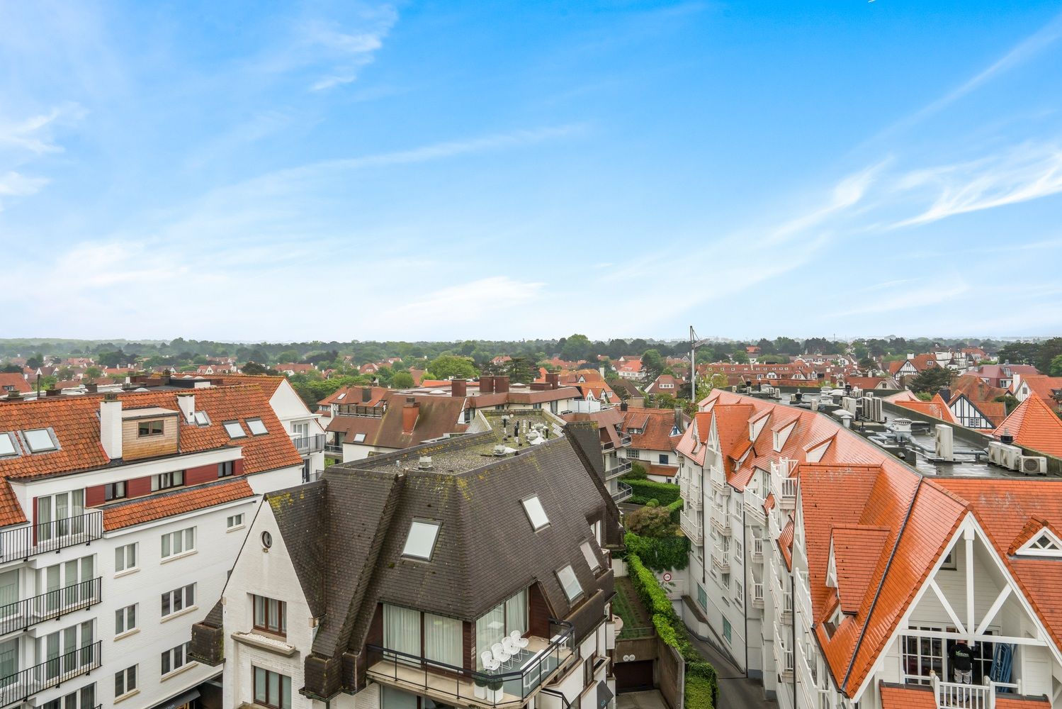 Vennootschap met in zijn actief een uitzonderlijke luxueuze duplex met een gevelbreedte van bijna 10m en een prachtig open zicht op de villa's te Zoute in Knokk foto 7