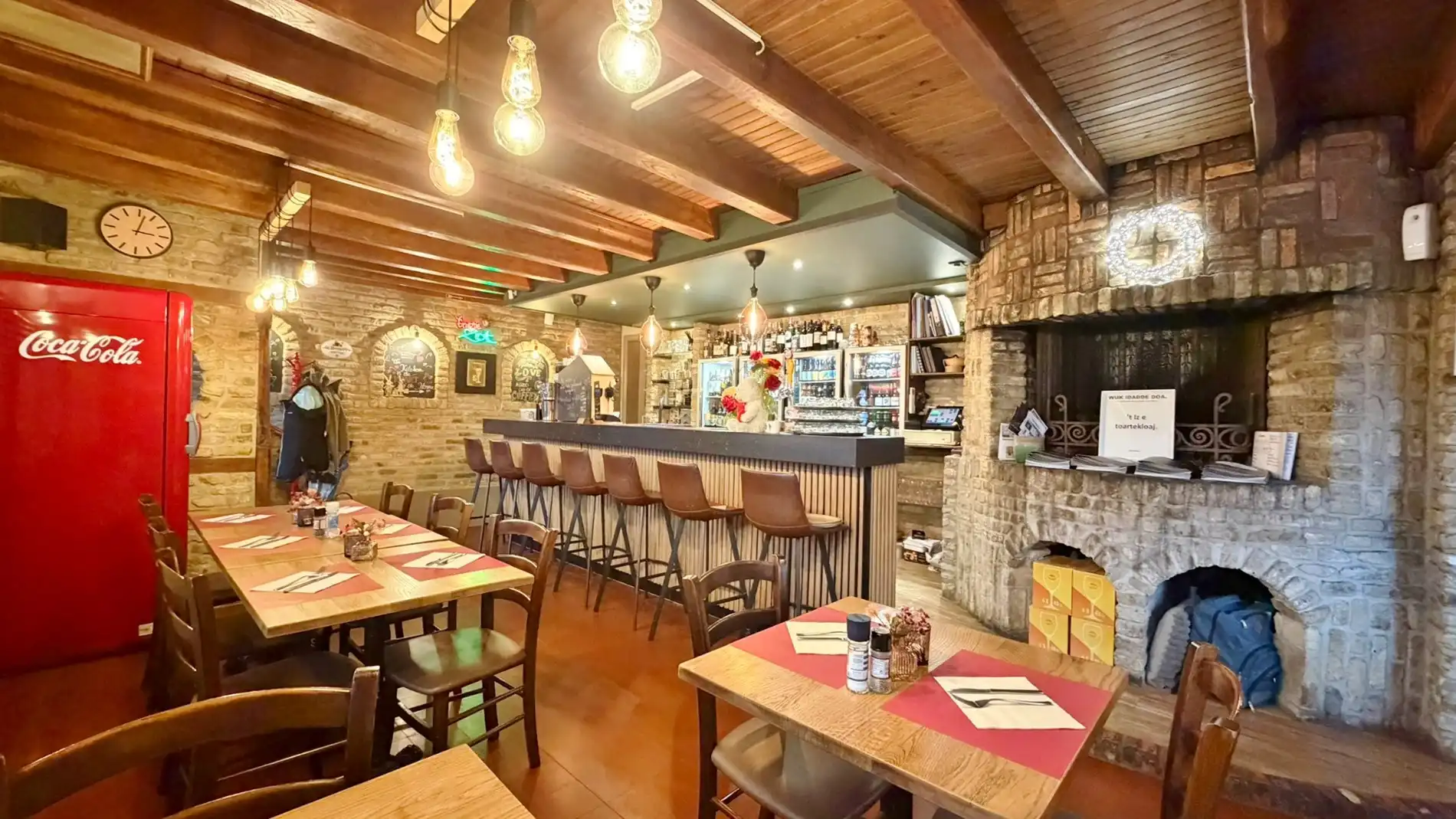 Unieke kans: Instapklaar restaurant met woonst in hartje Watou foto 5