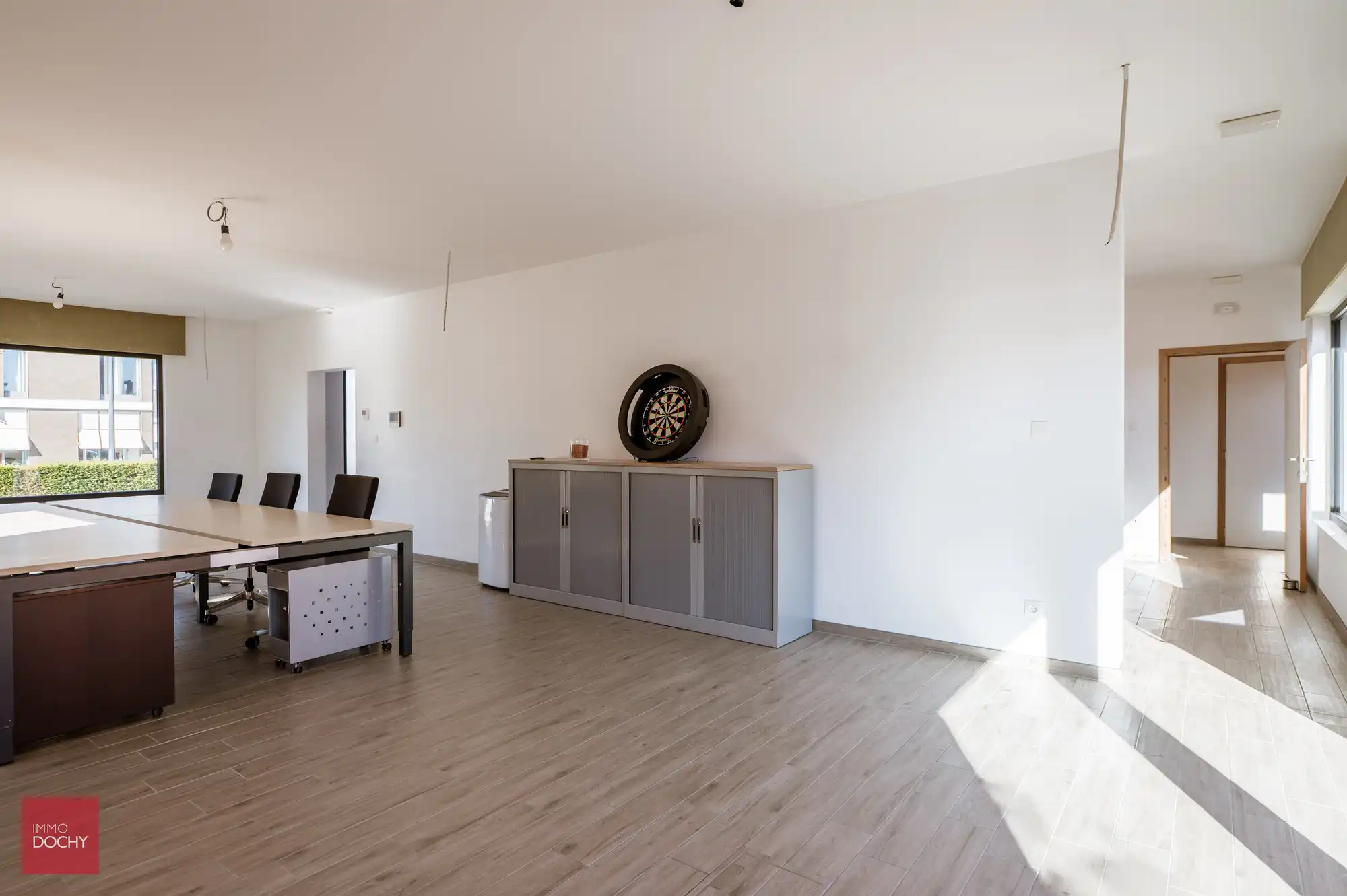 Commercieel gelegen vernieuwde villa met burelen, magazijn en woonst | Gauwelstraat foto 4