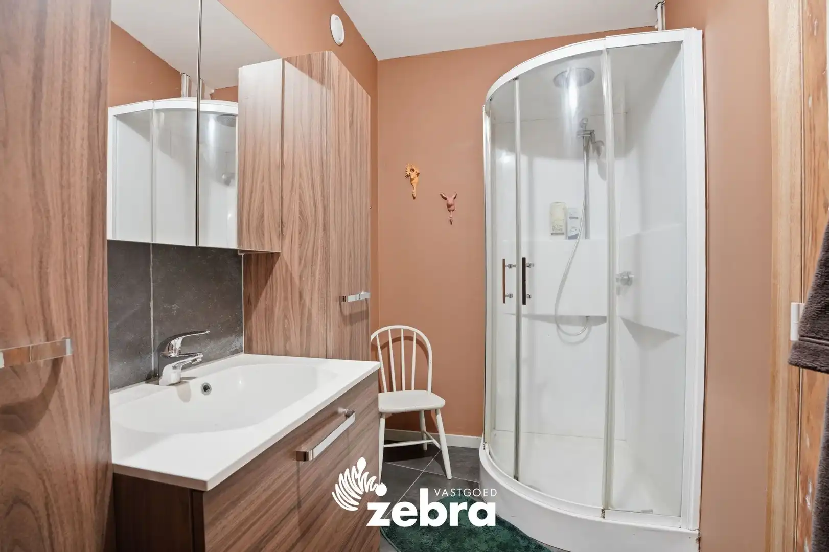 Instapklare, ruime gezinswoning met 4 slaapkamers, tuin en hoogwaardige afwerking in het hart van Alveringem! foto 29