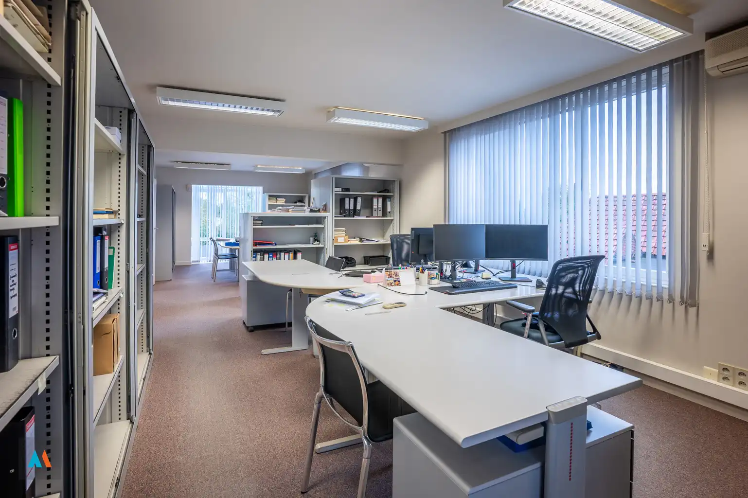 Kantoorgebouw met dakappartement foto 11