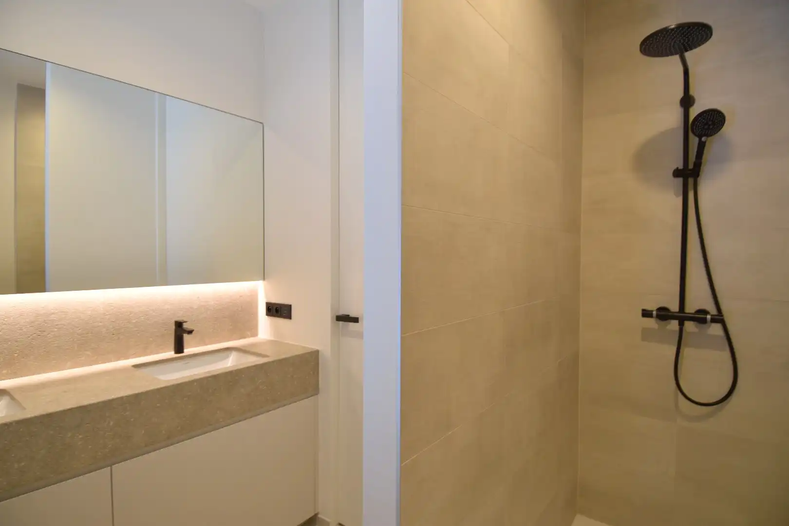 Wonen aan de Broeltorens in een luxe appartement foto 13