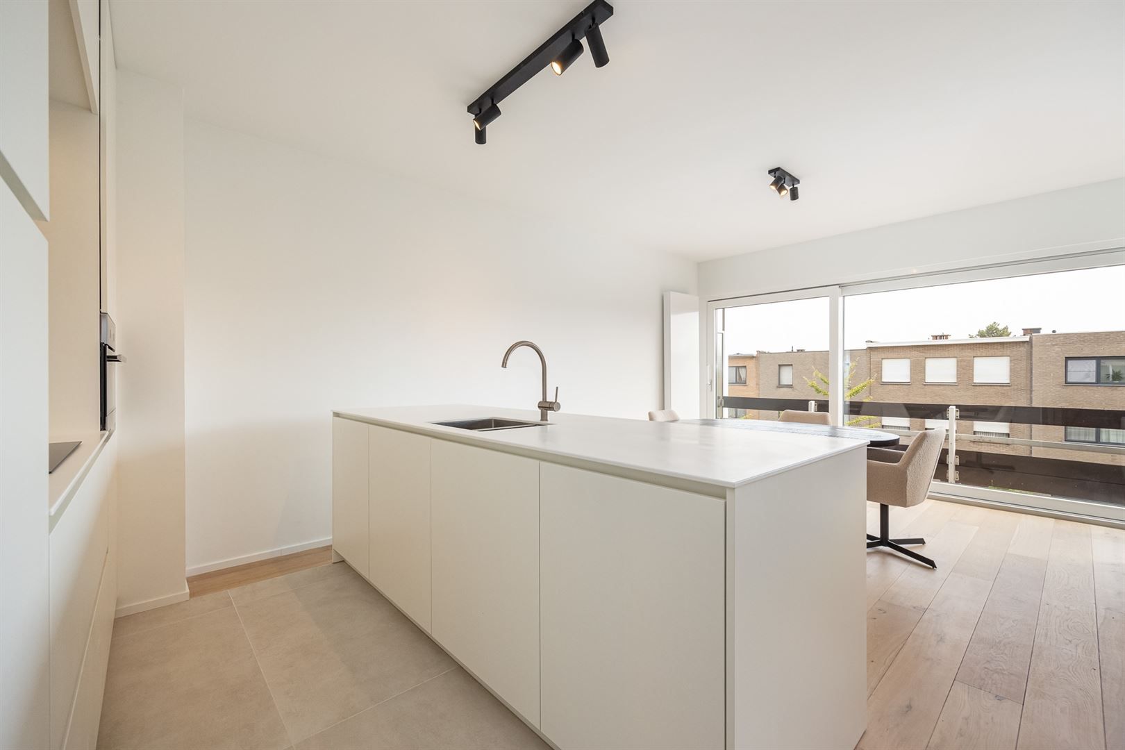 Stijlvol en Modern Luxe 3-Slaapkamerappartement nabij 't centrum.   foto 5