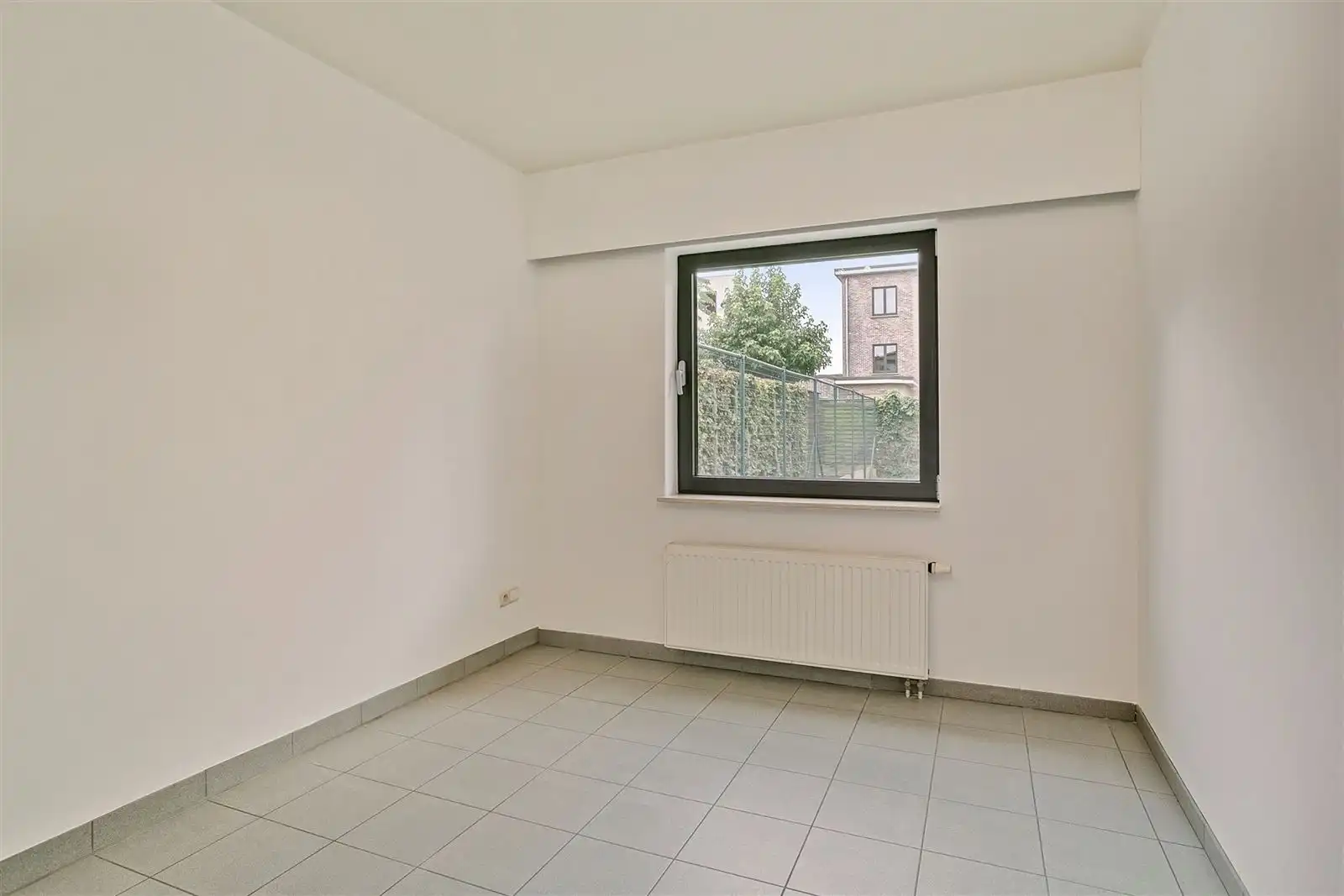 Gunstig gelegen duplex-appartement met inpandige garage en tuin foto 6