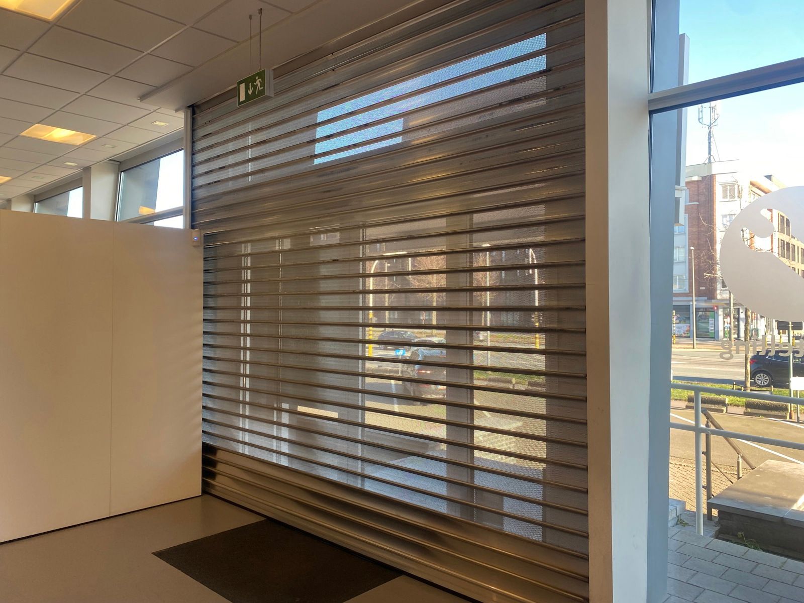 Ruime toonzaal met magazijn en parkeermogelijkheden te huur foto 5