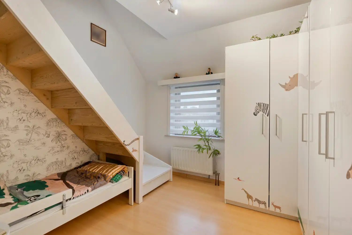 Instapklare split-level woning in de gegeerde wijk Rietschoorvelden te Merksem! foto 22
