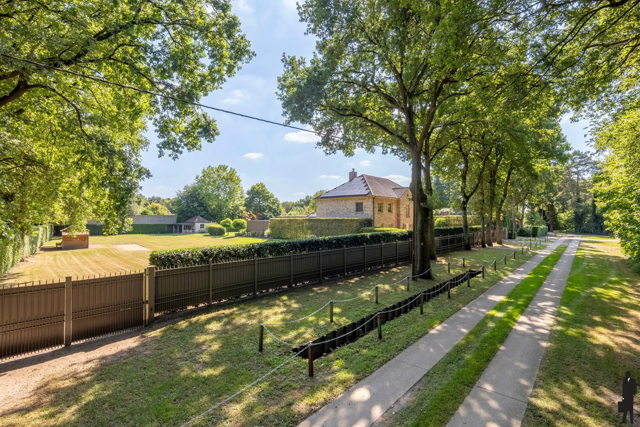 Uitzonderlijk eigendom op uniek groendomein van ca. 2ha  foto {{pictureIndex}}