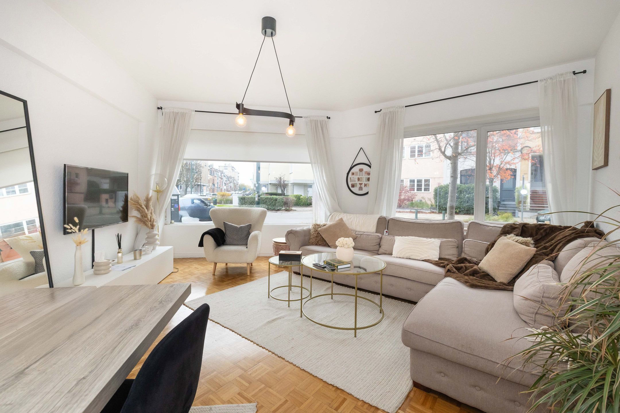 Zeer licht! Begane grond met 1 slaapkamer + bureau. foto {{pictureIndex}}