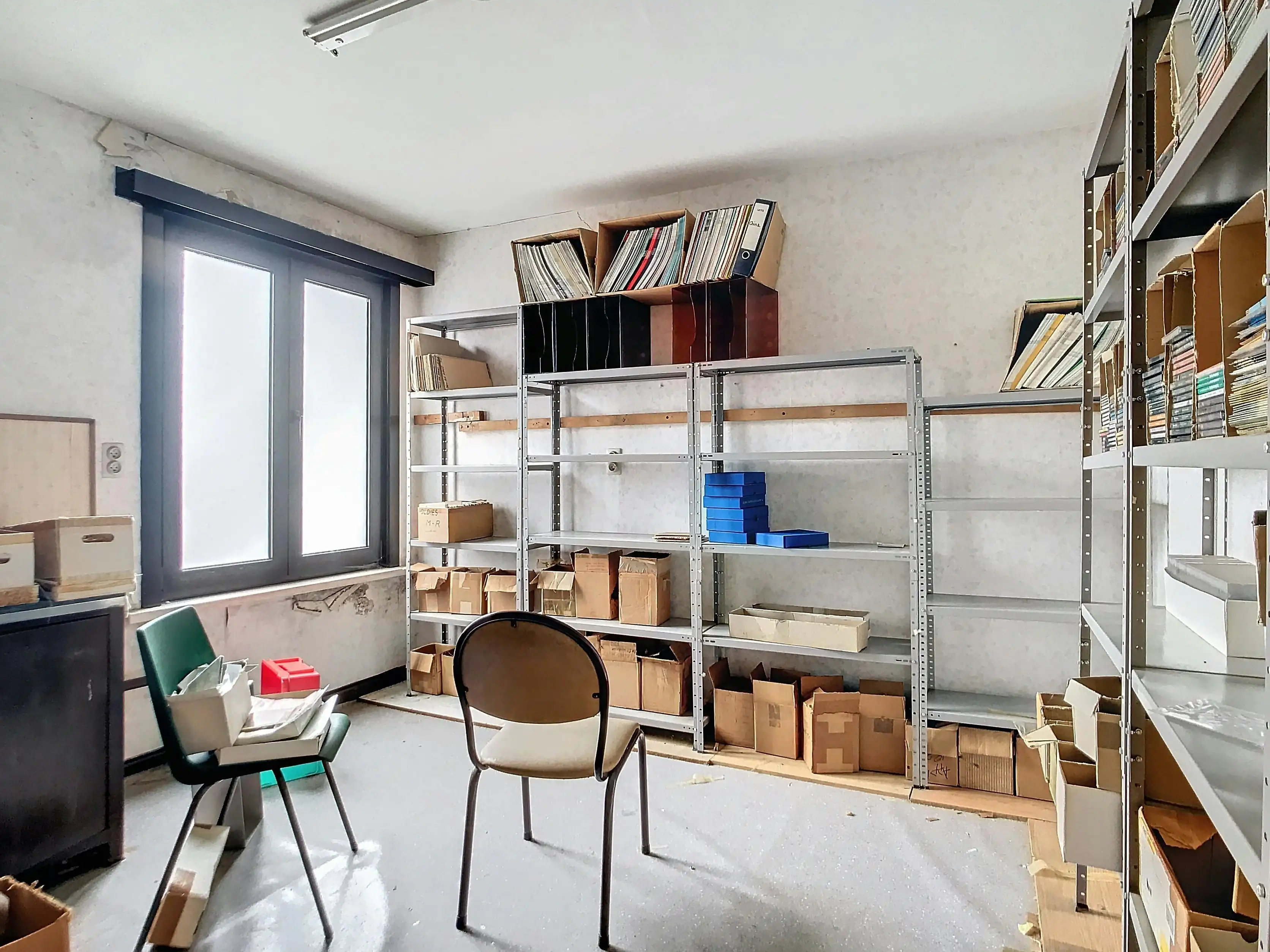 Te renoveren winkel of woning te Kruibeke foto 9