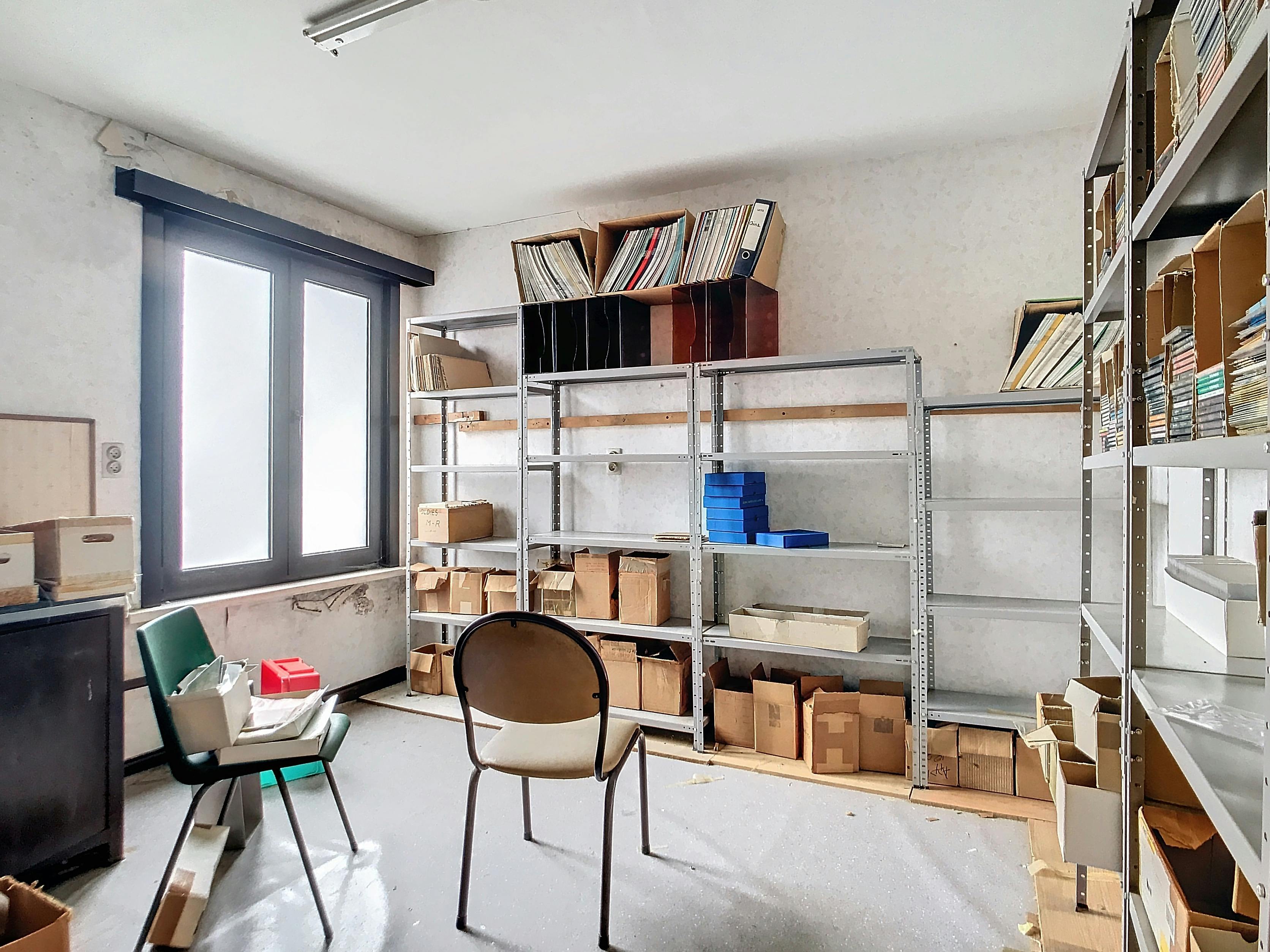 Te renoveren winkel of woning foto 9