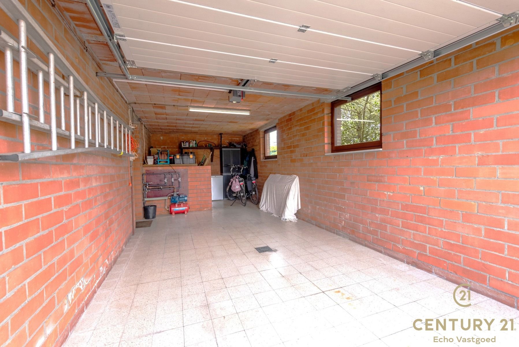 Instapklaar en gelijkvloers wonen met garage op ca 682m² foto 25