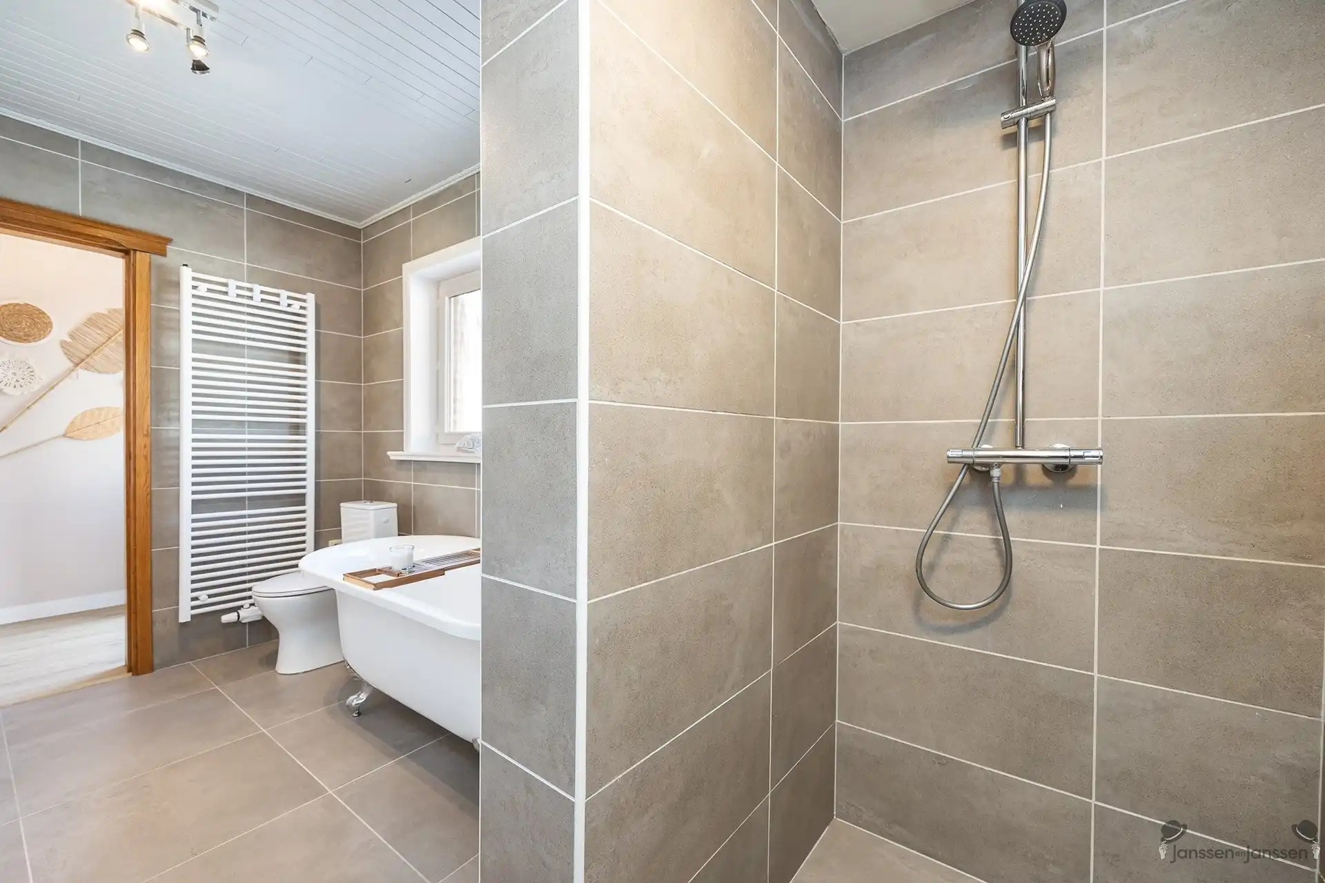 Landelijke woning met mooi uitzicht en weide foto 8