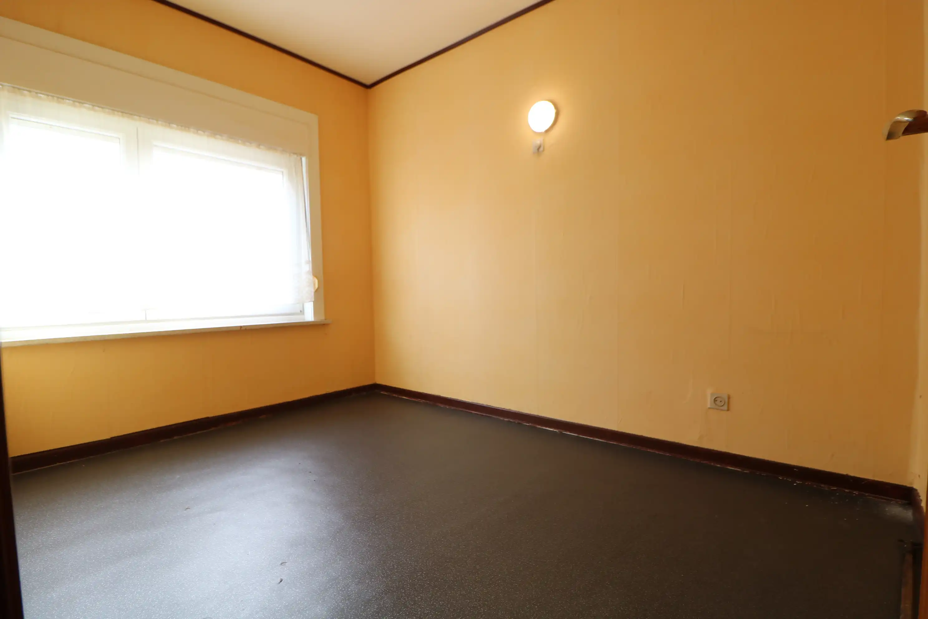 Te renoveren woning met 4 slaapkamers op wandelafstand van het centrum. foto 8