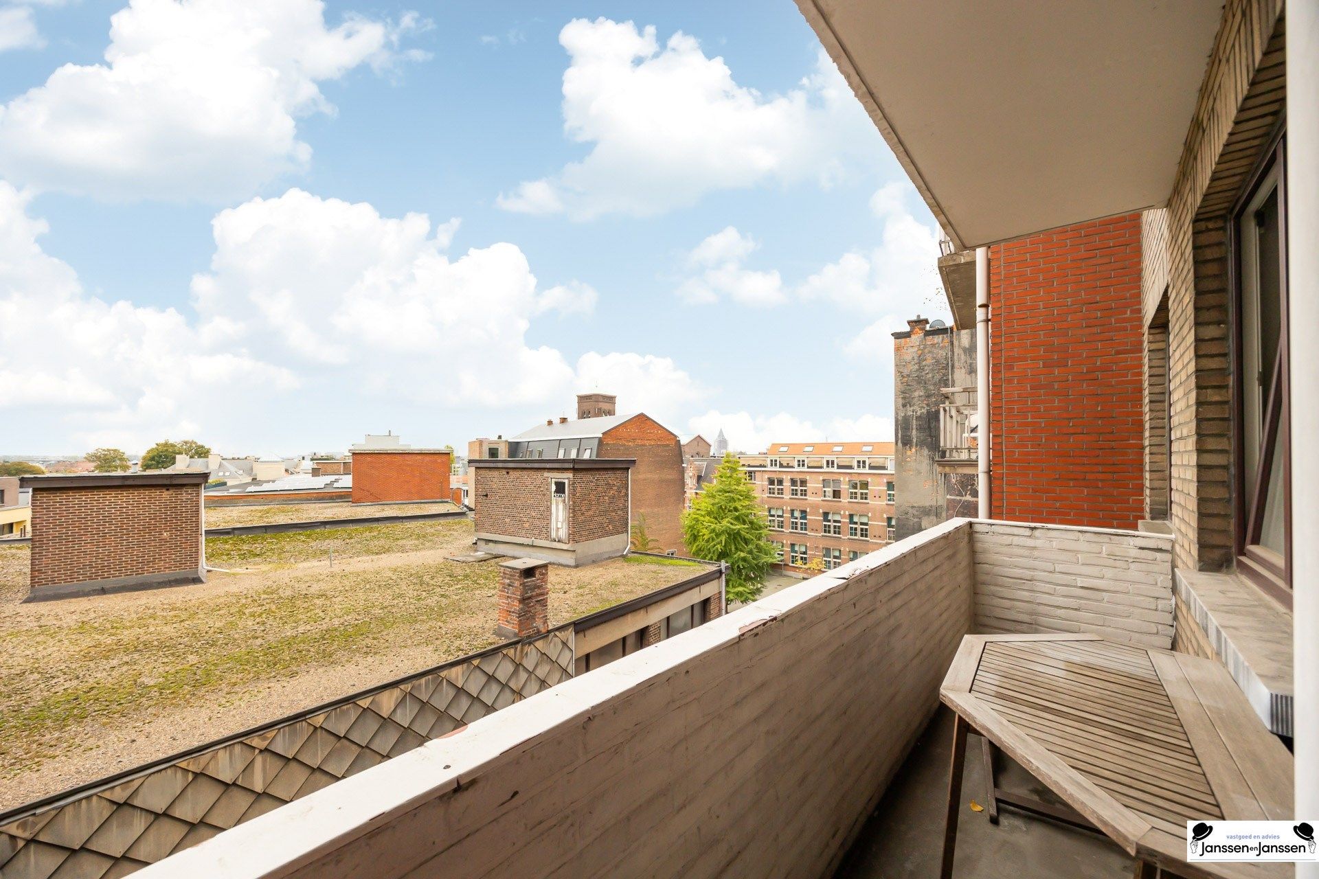 Ruim en lichtrijk appartement van 126 m² met terras in het hart van Borgerhout foto 10