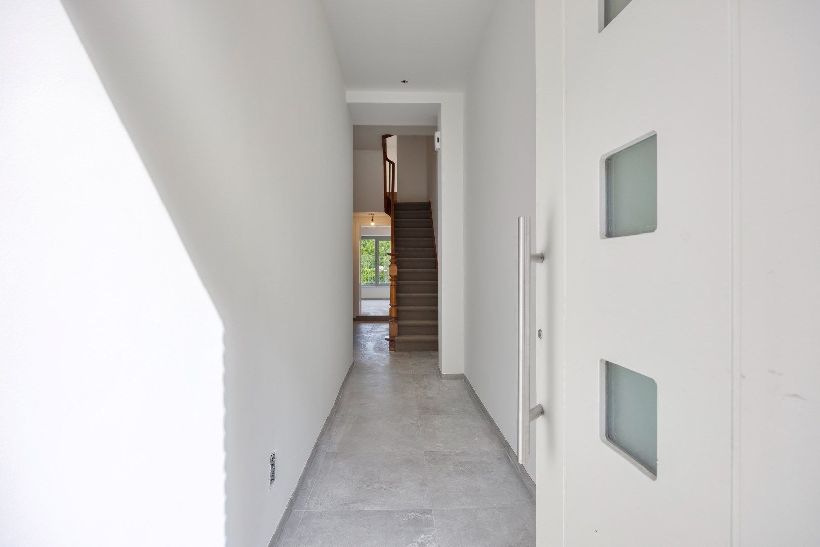 Totaal gerenoveerde en zeer goed gelegen woning op wandelafstand station met 3 ruime slaapkamers en bureauruimte - EPC A (81) kWh/m²  foto 3