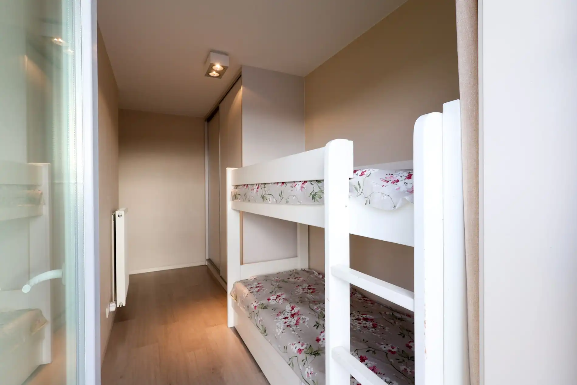 Modern appartement met eigen parkeerplaats nabij het strand Oostduinkerke foto 12