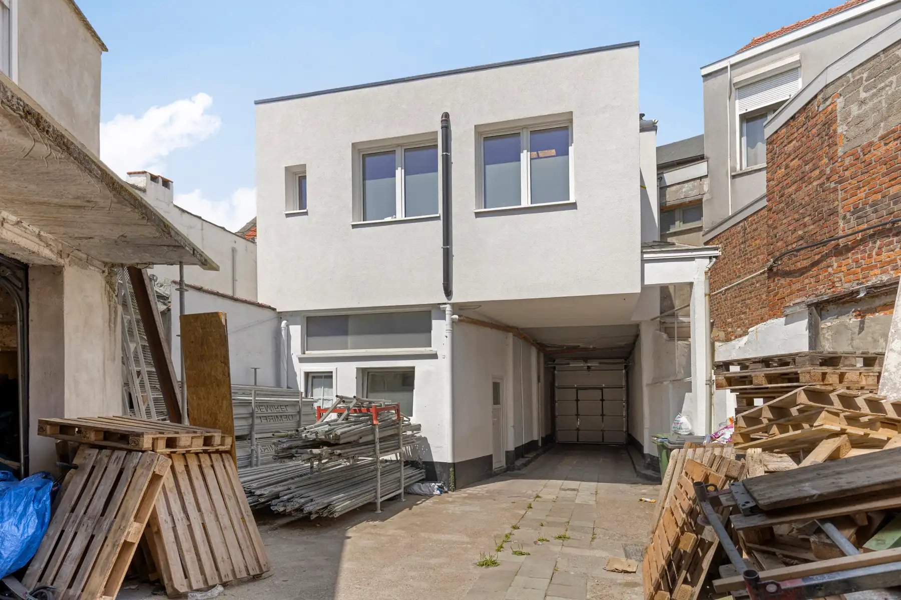 Woning met ruim magazijn en bureelruimte. foto 17
